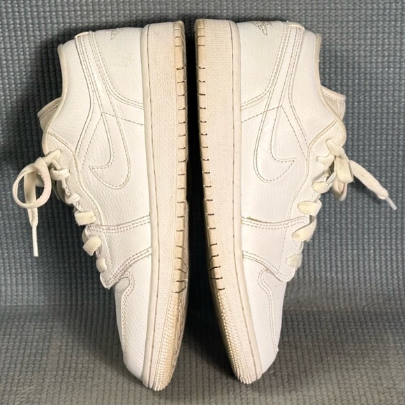 Nike Air Jordan 1 Low ‘Triple White’ Sneakers 553560-126 Size 4.5Y Size 6 Women - Picture 6 of 10